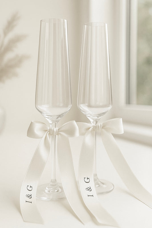 Personalisierte Sektgläser mit Schleifen